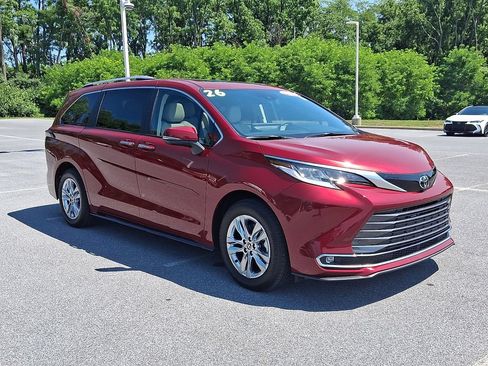 Used 2026 Toyota Sienna Limited AWD/4WD image 3
