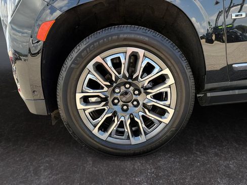 Used 2023 GMC Yukon XL Denali Ultimate w/ LPO, Floor Liner Package AWD/4WD image 9
