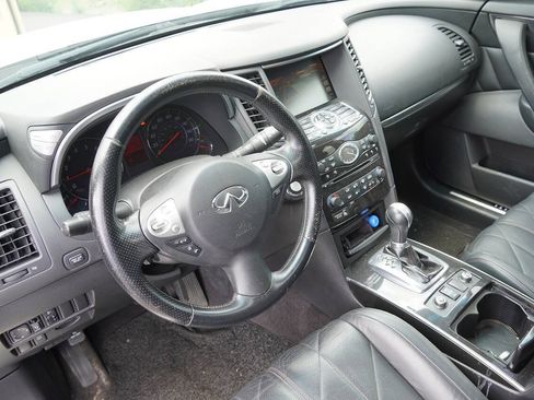 Used 2010 INFINITI FX35 AWD w/ Navigation Pkg image 18