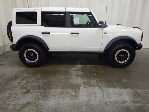 New 2025 Ford Bronco Badlands image 2