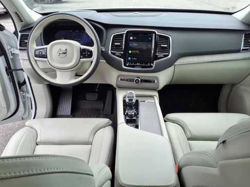 Used 2025 Volvo XC90 T8 Ultra w/ Protection Package Premier image 8