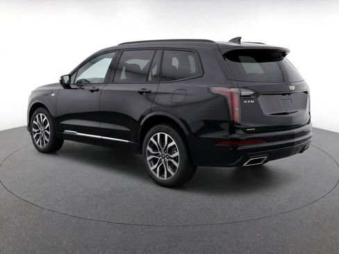 Used 2023 Cadillac XT6 Sport w/ Technology Package AWD/4WD image 3
