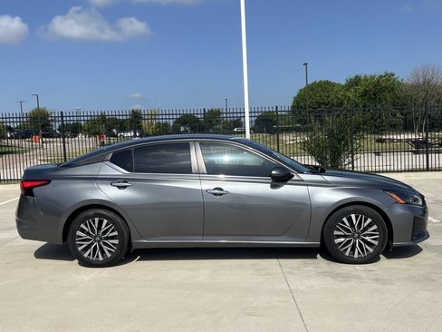 Used 2023 Nissan Altima 2.5 SV FWD image 3