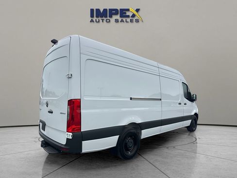 Used 2025 Mercedes-Benz Sprinter 2500 image 5