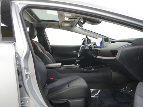 Used 2025 Toyota Prius Plug-In Hybrid image 10