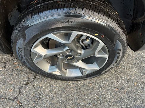 Used 2025 Chevrolet Trax LT image 30