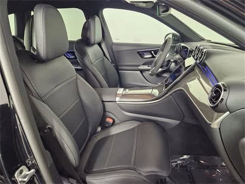 Used 2025 Mercedes-Benz GLC 300 4MATIC image 44