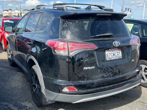 Used 2016 Toyota RAV4 SE image 4