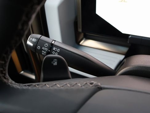 New 2025 GMC Hummer EV 2X image 17