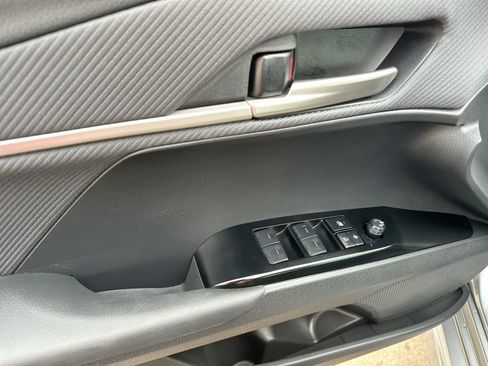 Used 2025 Toyota Camry SE image 13