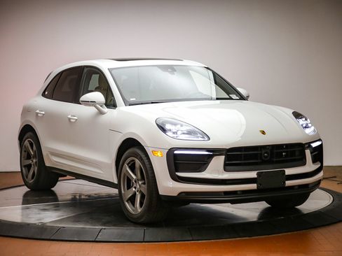 Certified 2024 Porsche Macan w/ Premium Plus Package AWD/4WD image 6