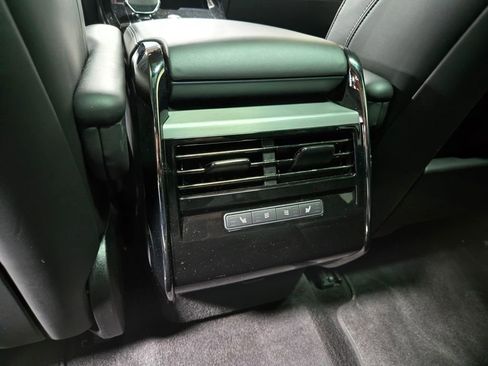 Used 2025 Land Rover Range Rover Sport SE image 37