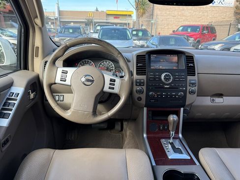 Used 2011 Nissan Pathfinder LE w/ Navigation Pkg image 17