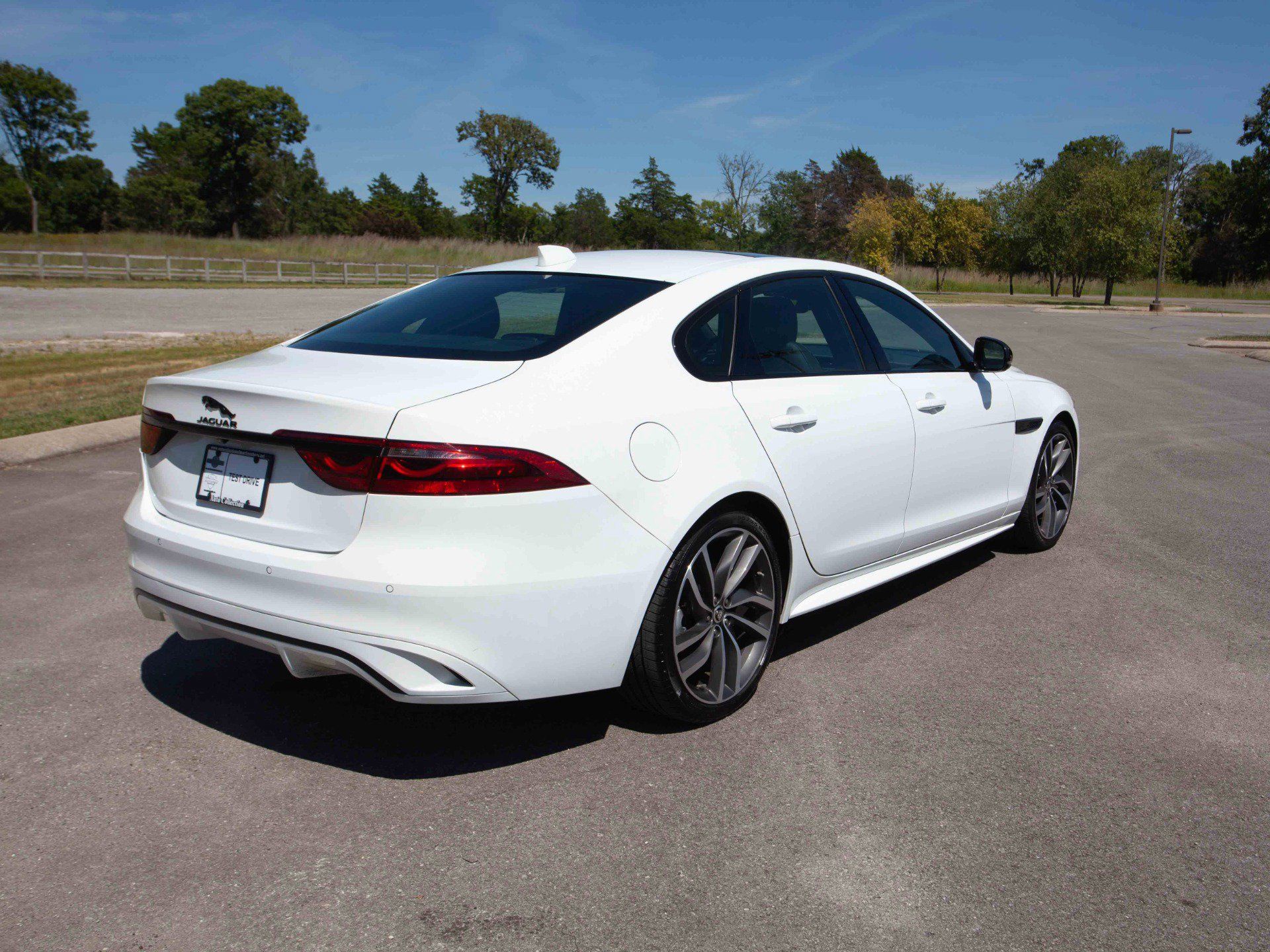 Used 2024 Jaguar XF R-Dynamic SE AWD/4WD image 3