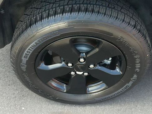 Used 2012 Jeep Grand Cherokee Laredo AWD/4WD image 15