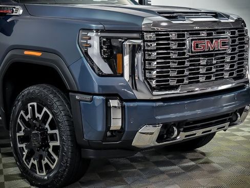 New 2025 GMC Sierra 2500 Denali w/ Denali Reserve Package image 2