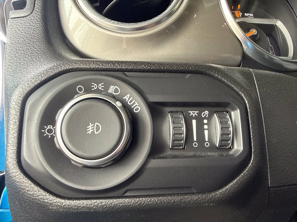 Used 2022 Jeep Wrangler Unlimited Sahara AWD/4WD image 14