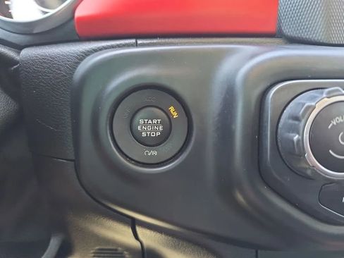 Used 2018 Jeep Wrangler Unlimited Rubicon AWD/4WD image 37