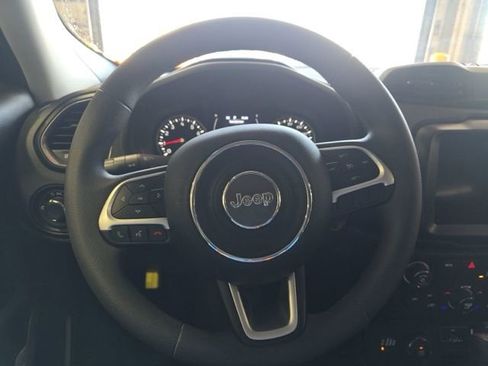 Used 2023 Jeep Renegade Latitude AWD/4WD image 15