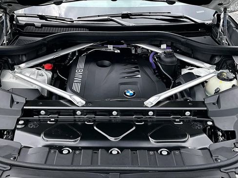 Certified 2025 BMW X5 xDrive40i w/ M Sport Package AWD/4WD image 32