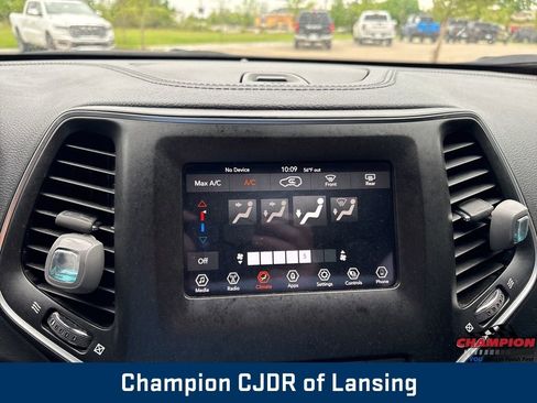 Used 2021 Jeep Cherokee Latitude image 30