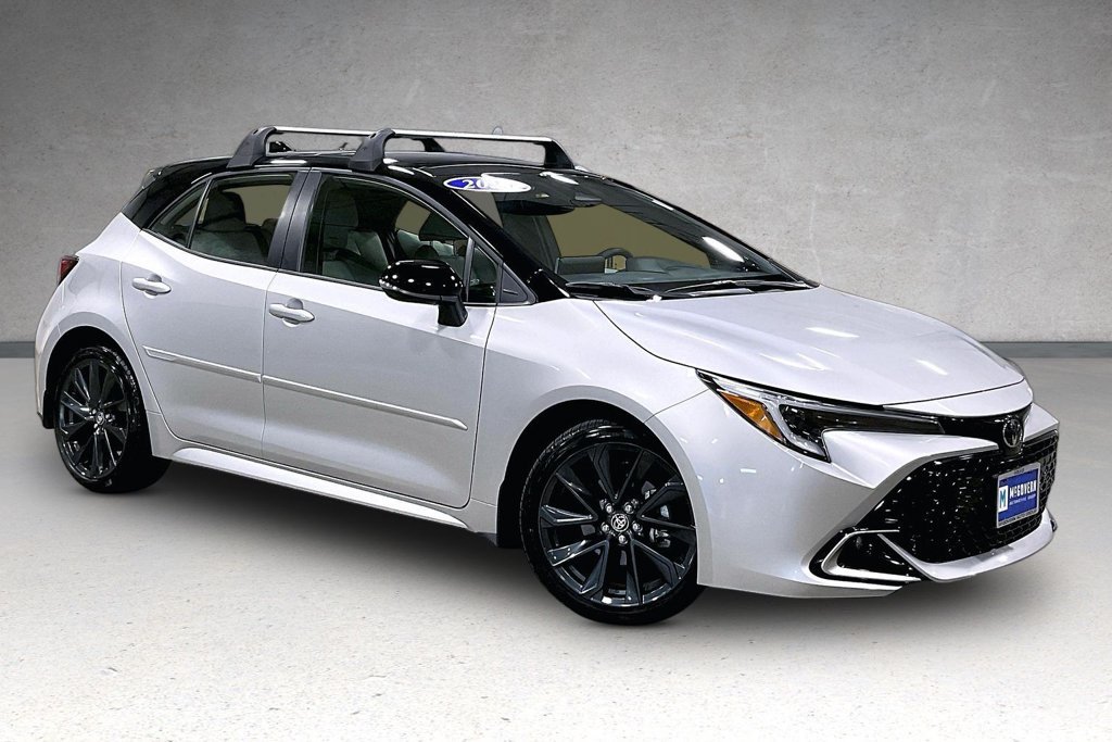 Used 2025 Toyota Corolla XSE FWD image 3