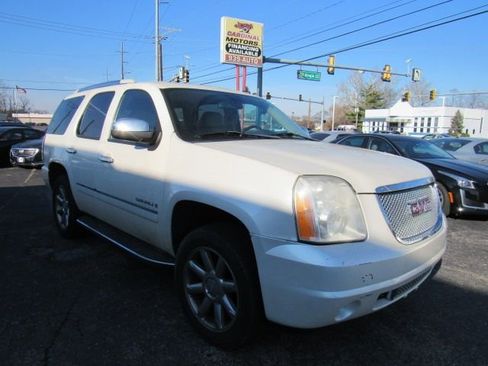 Used 2009 GMC Yukon Denali image 1