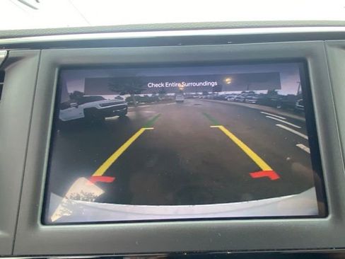 Used 2022 Chrysler Voyager LX FWD image 21