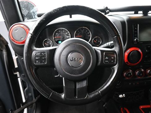 Used 2016 Jeep Wrangler Unlimited Rubicon w/ Connectivity Group AWD/4WD image 12
