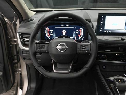 Used 2025 Nissan Rogue Platinum w/ Tech Package image 26