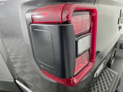 Used 2025 Jeep Gladiator Sport AWD/4WD image 24