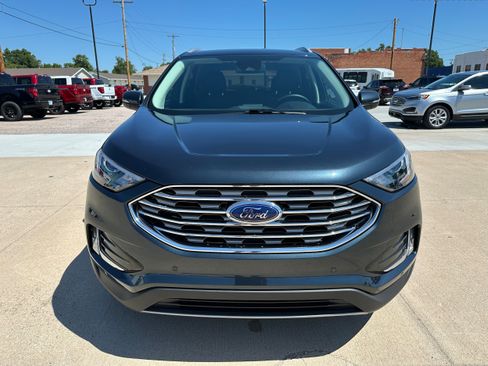 Used 2024 Ford Edge Titanium image 2