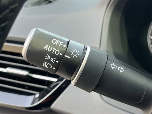 Used 2025 Acura RDX SH-AWD image 25