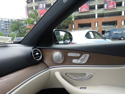 Used 2022 Mercedes-Benz E 350 4MATIC Sedan image 17