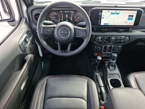 Used 2025 Jeep Wrangler Unlimited Rubicon w/ Convenience Group AWD/4WD image 9