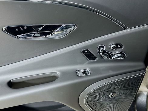 Used 2022 Bentley Flying Spur V8 AWD/4WD image 64