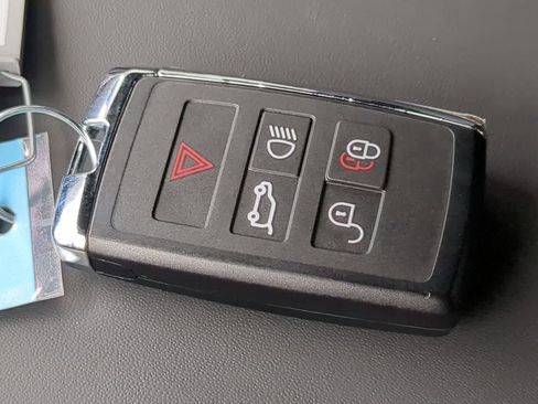 Used 2025 Land Rover Defender 110 S image 37