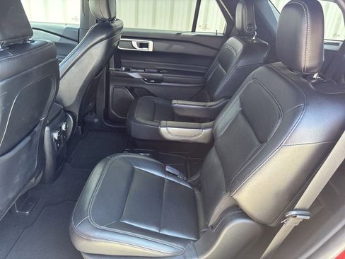 Used 2020 Ford Explorer XLT w/ Equipment Group 202A image 28