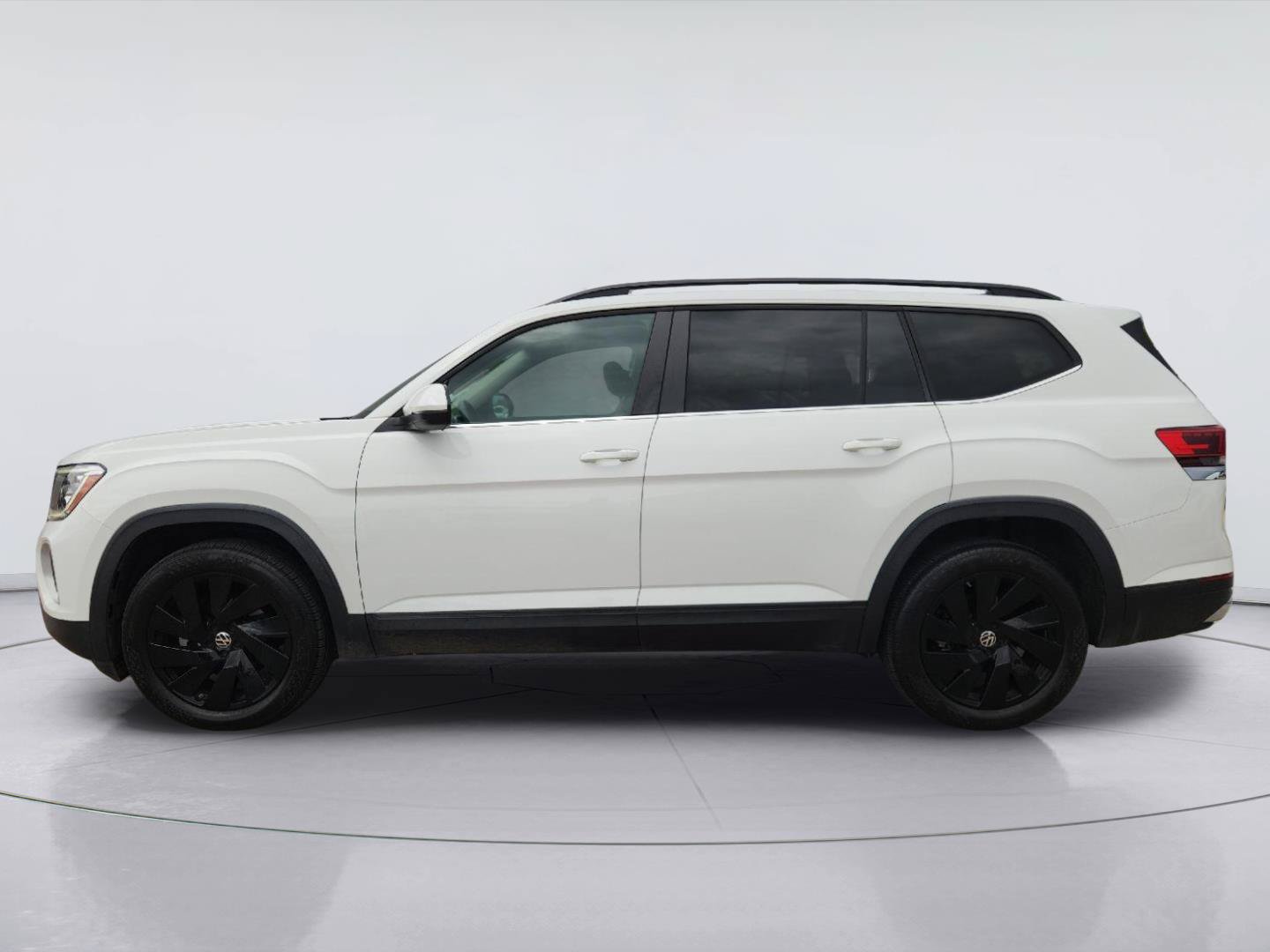 Used 2024 Volkswagen Atlas SE w/ Black Wheel Package FWD image 4