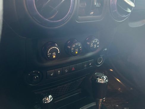 Used 2017 Jeep Wrangler Unlimited Rubicon w/ Connectivity Group AWD/4WD image 20