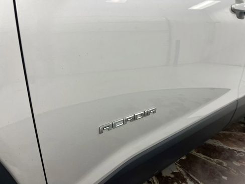 Used 2017 GMC Acadia SLT AWD/4WD image 26
