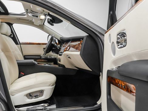 Used 2010 Rolls-Royce Ghost image 71