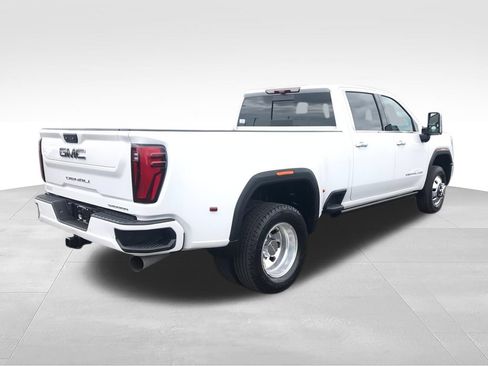 Used 2024 GMC Sierra 3500 Denali Ultimate AWD/4WD image 8