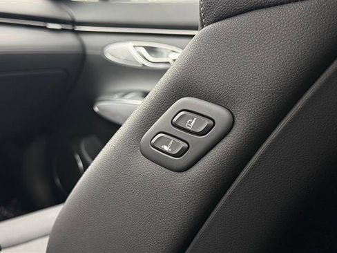 Used 2024 Genesis GV70 2.5T w/ Advanced Package image 23