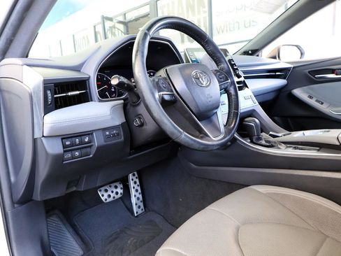 Used 2019 Toyota Avalon Touring FWD image 38