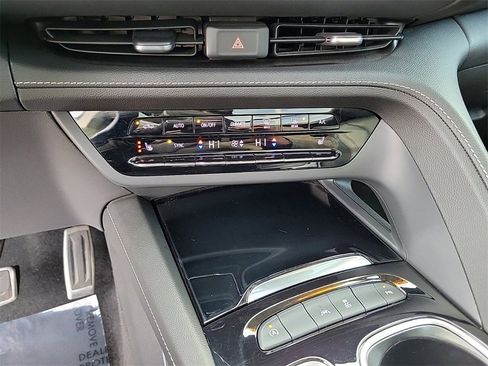 Used 2022 Buick Envision Essence w/ Sport Touring Package image 27