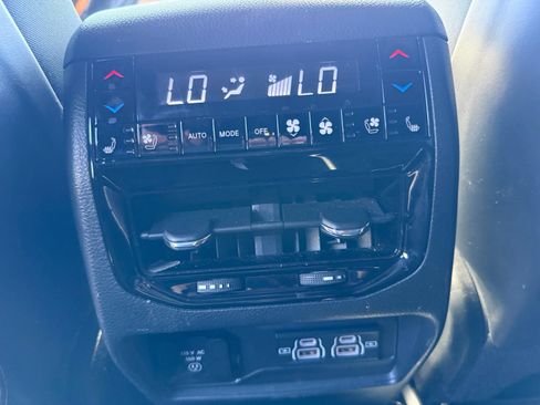 Used 2023 Jeep Grand Cherokee Summit 4xe AWD/4WD image 16