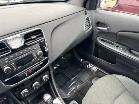 Used 2011 Chrysler 200 Touring image 19