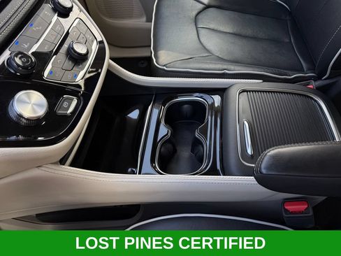 Used 2023 Chrysler Pacifica Limited FWD image 18