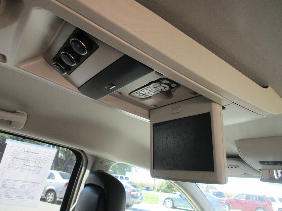 Used 2015 Chrysler Town & Country Touring FWD image 21
